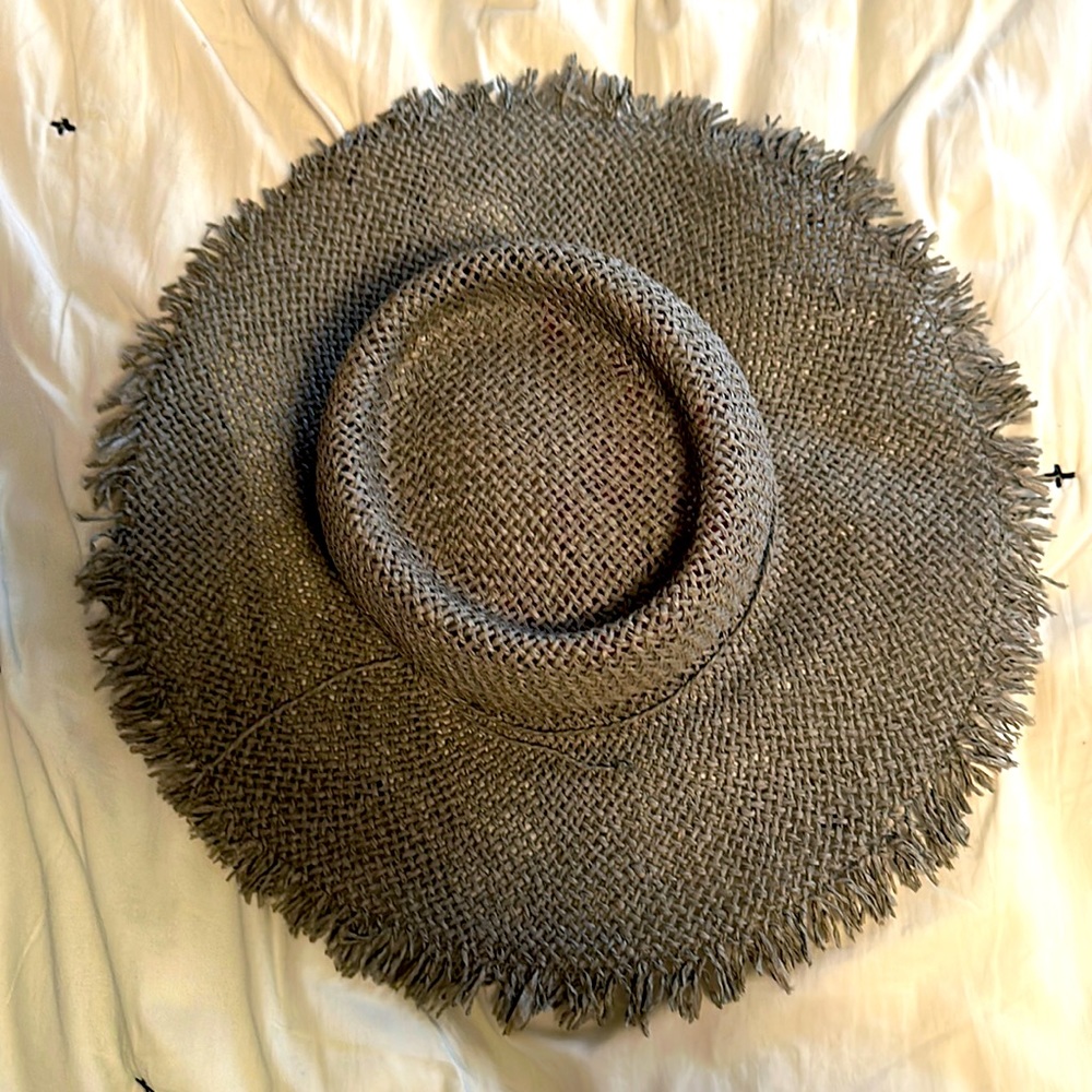 Cute straw hat NWOT